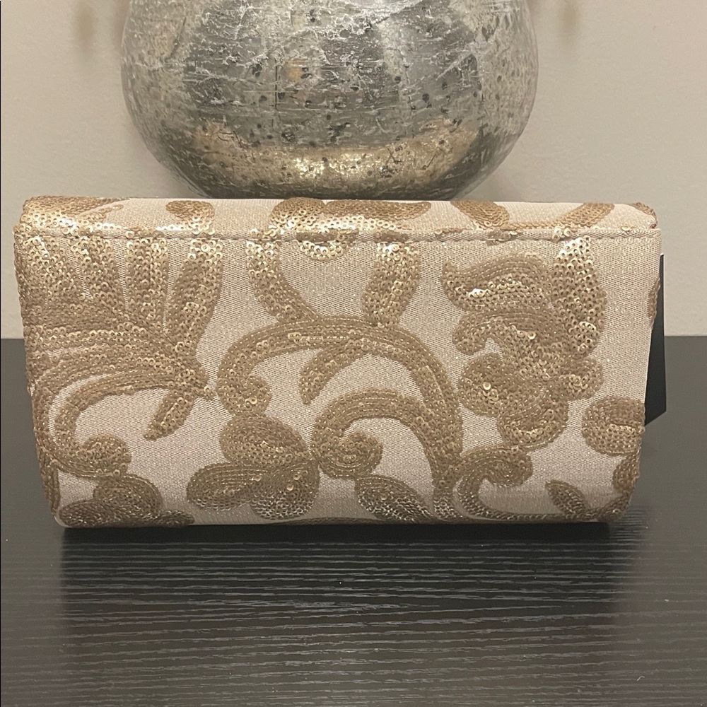 NWT D’Margeaux Floral Embroidered Sequin Clutch - Picture 4 of 6